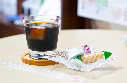 施術が終わりましたら、ちょっとしたお菓子とお飲み物で、ほっと一息。安らぎの時間をどうぞお過ごしください。